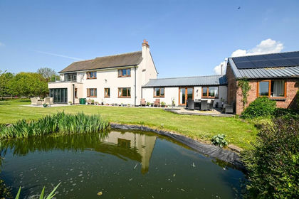 5.6 acres of Farmhouse for sale in Edingale