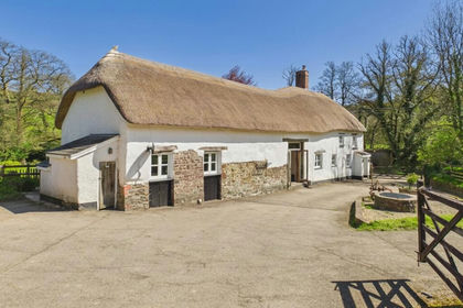 10 acres of House with Land for sale in Knowstone