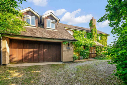 2.8 acres of Country Home for sale in South Brent
