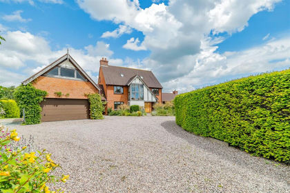 1.8 acres of House with Land for sale in Shrewsbury