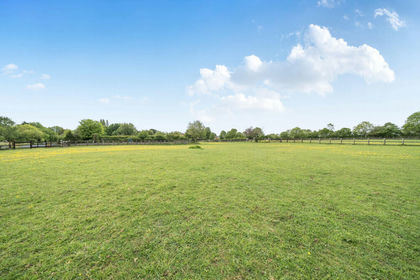 2.5 acres of House with Land for sale in Greens Norton