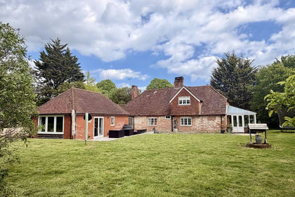 1 acre of Cottage for sale in Donnington