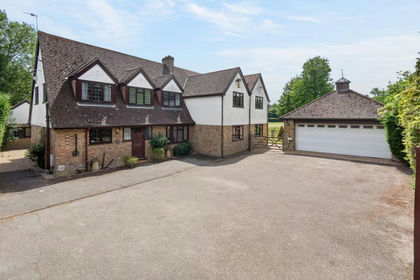 5 acres of House with Land for sale in Chipperfield