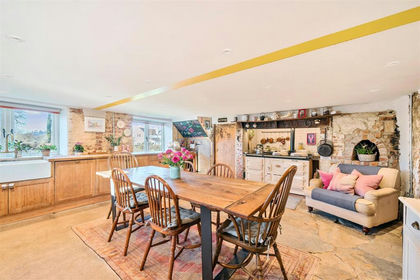 10.3 acres of Farmhouse for sale in Whitchurch Canonicorum