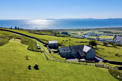 1.5 acres of House with Land for sale in Harlech