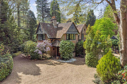 1.3 acres of House with Land for sale in Farnham