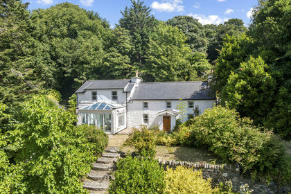 2.5 acres of Cottage for sale in