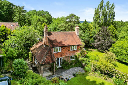 4 acres of Cottage for sale in Buxted