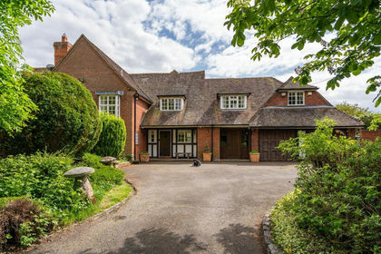 4 acres of House with Land for sale in Lapworth