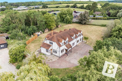 1.1 acres of House with Land for sale in Hornchurch and Upminster