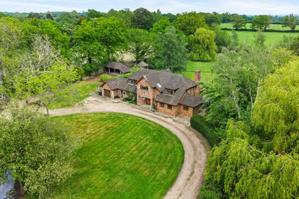 2.9 acres of House with Land for sale in Salfords and Sidlow