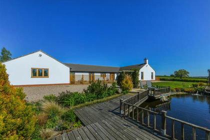 1 acre of House with Land for sale in Burton Joyce