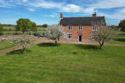 11.5 acres of Farmhouse for sale in Ellingham