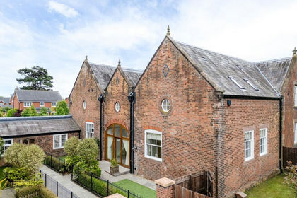 Barn Conversion for sale in Backford