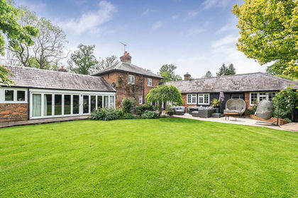 Cottage for sale in Little Gaddesden